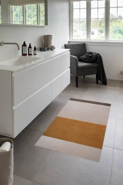 Tica Copenhagen - Smudsmåtte - Stripes Horizon - Ivory-Dijon-Brown - 90x130 cm