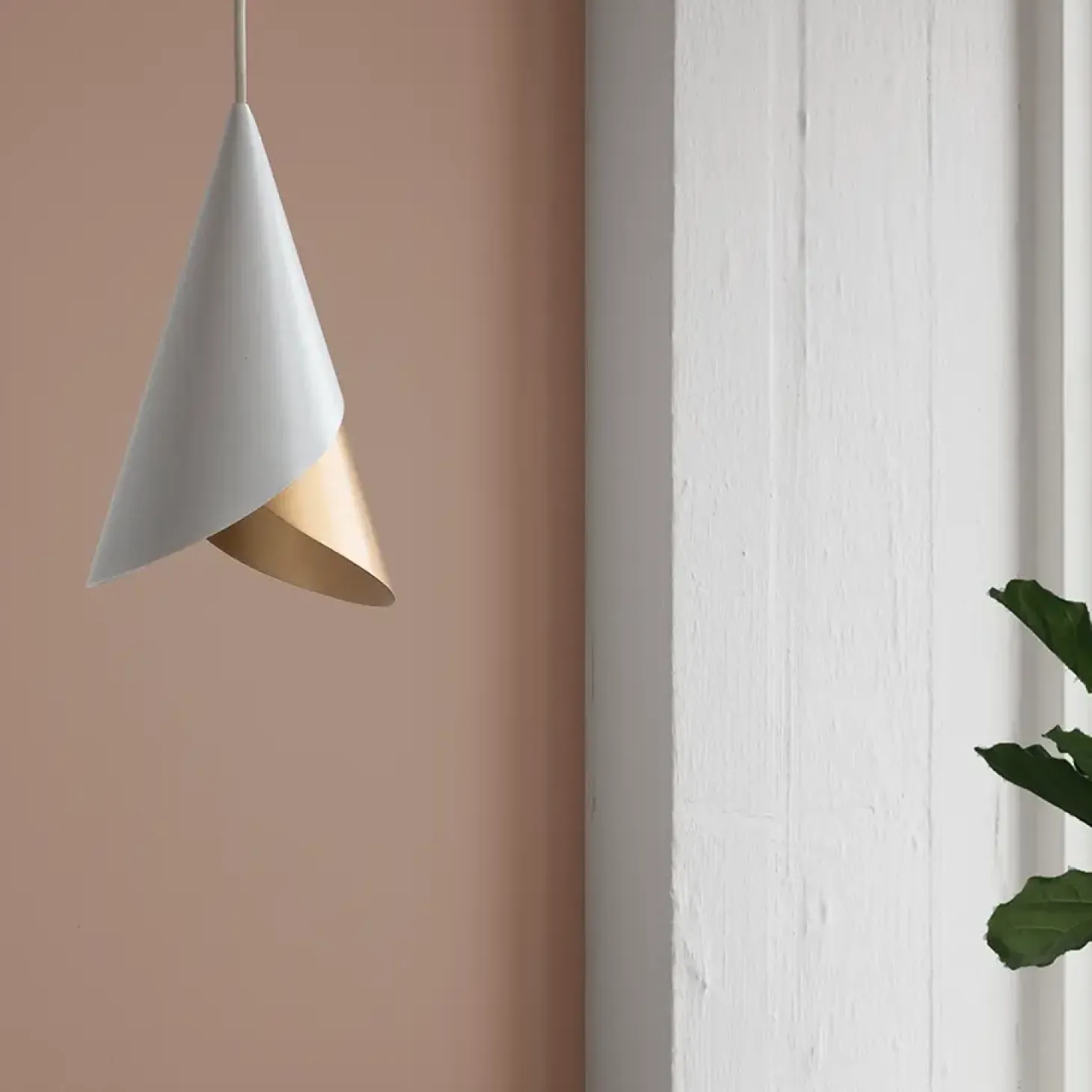 Umage - Lampe - Cornet - Hvid/messing - Ø13,4 cm